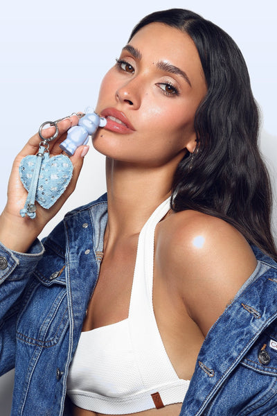 Denim Sugar Teddy - modelka z blyszczykiem, baner Lovro